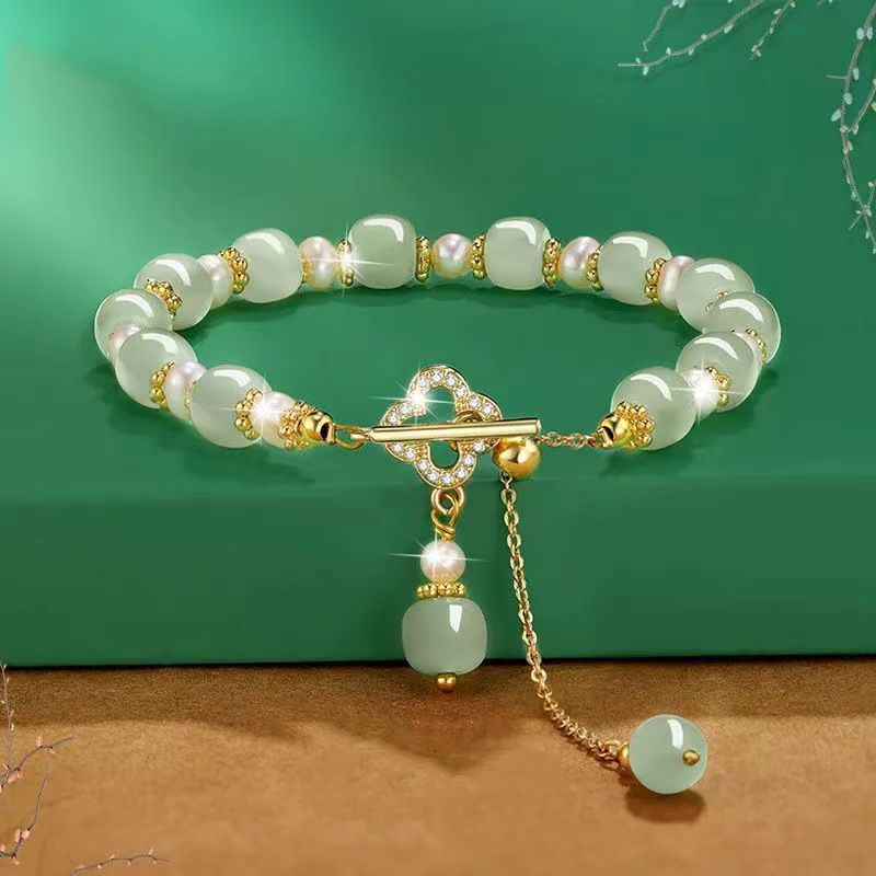 Bracelet en Jade Hetian Artificiel avec Feuille en Couleur Dorée