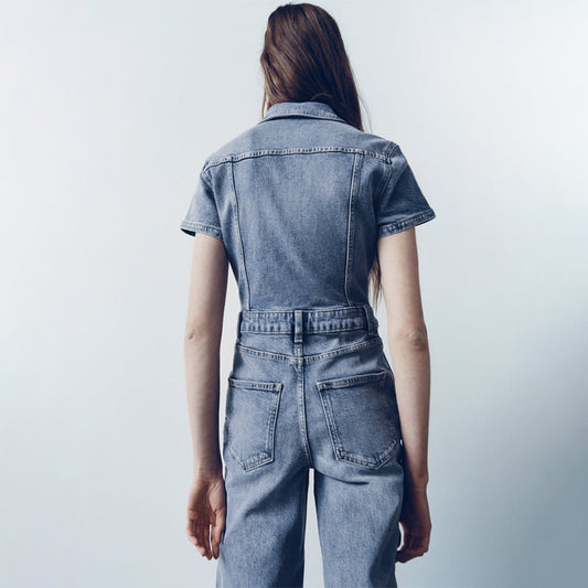 Combinaison zippée en denim avec manches courtes et poches pour femmes