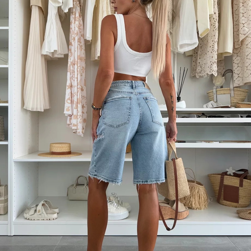 Bermuda en jean pour femmes, coupe large, longueur moyenne / longueur au genou, aspect usé - délavé, avec des trous, look urbain