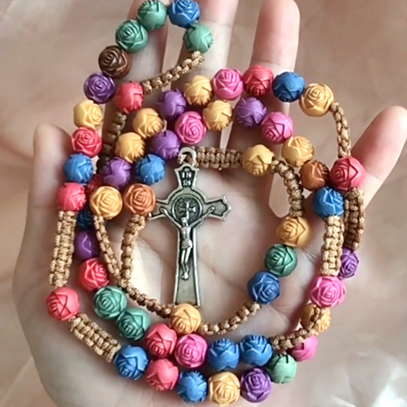 Collier Élégant et Coloré de Perles de Roses